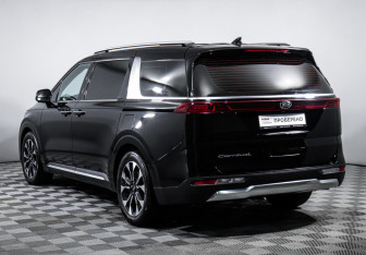 Подержанный автомобиль Kia Carnival 2020 года (7 фото)