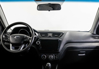 Подержанный автомобиль Kia Rio Sedan 2013 года (9 фото)