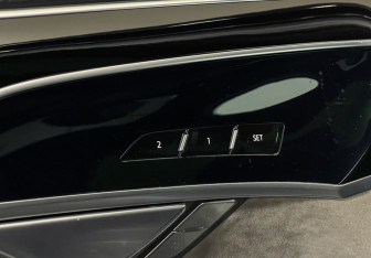 Подержанный автомобиль Audi A8 2019 года (17 фото)