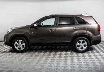 Подержанный автомобиль Kia Sorento 2014 года (8 фото)