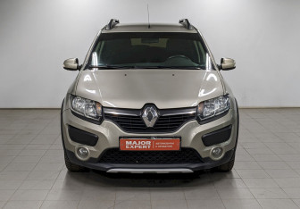 Подержанный автомобиль Renault Sandero 2016 года (2 фото)