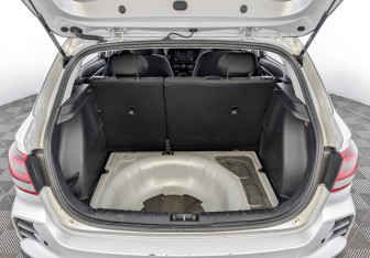 Подержанный автомобиль Kia Rio Hatchback 2021 года (9 фото)