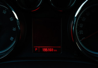 Подержанный автомобиль Opel Astra Hatchback 2013 года (14 фото)