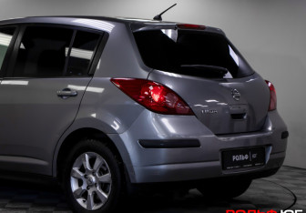 Подержанный автомобиль Nissan Tiida Hatchback 2008 года (20 фото)