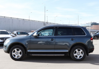 Подержанный автомобиль Volkswagen Touareg 2007 года (8 фото)