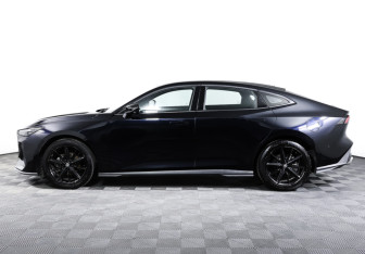 Подержанный автомобиль Changan UNI-V 2023 года (8 фото)