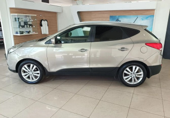 Подержанный автомобиль Hyundai ix35 2011 года (8 фото)