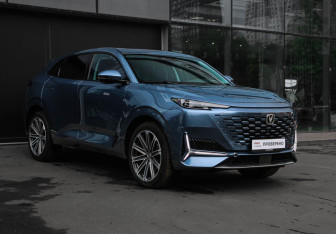 Подержанный автомобиль Changan UNI-K 2023 года (3 фото)