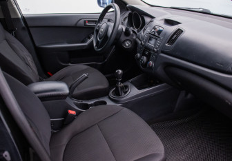 Подержанный автомобиль Kia Cerato Sedan 2009 года (9 фото)