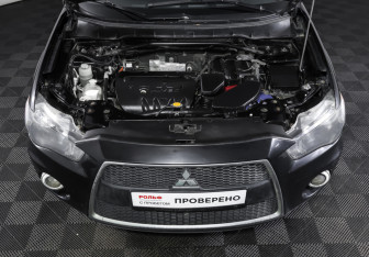 Подержанный автомобиль Mitsubishi Outlander 2011 года (9 фото)
