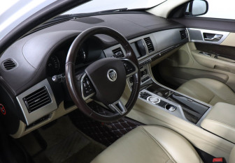 Подержанный автомобиль Jaguar XF Sedan 2012 года (9 фото)