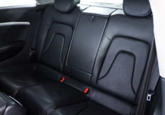 Подержанный автомобиль Audi A5 Coupe 2009 года (12 фото)