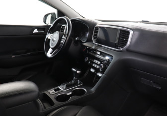 Подержанный автомобиль Kia Sportage 2021 года (9 фото)