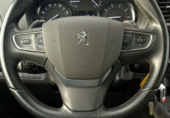 Подержанный автомобиль Peugeot Traveller 2019 года (13 фото)