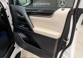 Подержанный автомобиль Lexus LX 2015 года (23 фото)