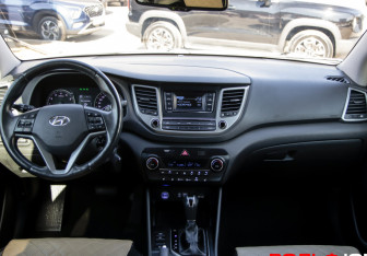 Подержанный автомобиль Hyundai Tucson 2017 года (10 фото)