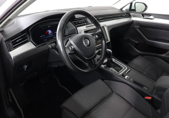 Подержанный автомобиль Volkswagen Passat Wagon 2019 года (9 фото)
