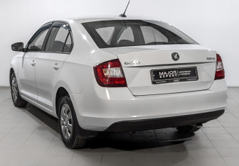 Подержанный автомобиль Skoda Rapid Liftback 2019 года (7 фото)