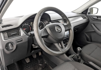 Подержанный автомобиль Skoda Rapid Liftback 2019 года (16 фото)