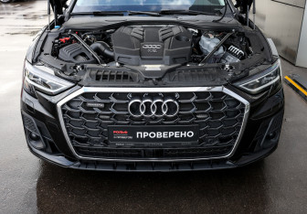 Подержанный автомобиль Audi A8 2023 года (9 фото)