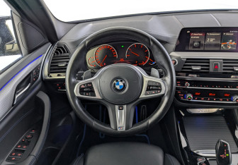 Подержанный автомобиль BMW X3 2020 года (22 фото)