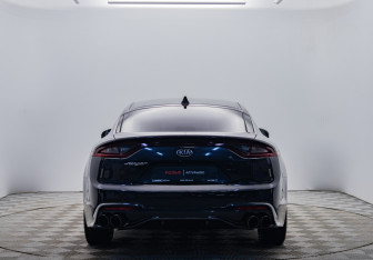 Подержанный автомобиль Kia Stinger 2018 года (4 фото)