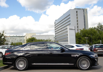 Подержанный автомобиль Genesis G90 2020 года (3 фото)