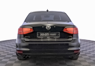 Подержанный автомобиль Volkswagen Jetta Sedan 2018 года (6 фото)