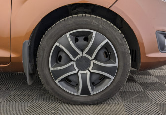 Подержанный автомобиль Ford Fiesta Sedan 2016 года (12 фото)