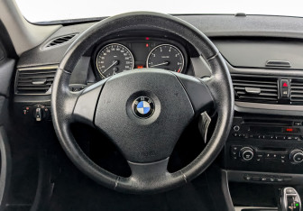 Подержанный автомобиль BMW X1 2012 года (21 фото)