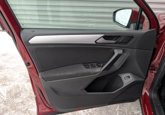 Подержанный автомобиль Volkswagen Tiguan 2017 года (17 фото)