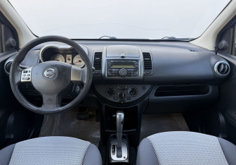 Подержанный автомобиль Nissan Note 2008 года (12 фото)
