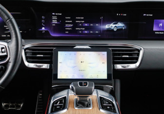 Подержанный автомобиль Hongqi E-HS9 2023 года (17 фото)