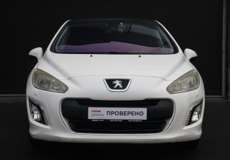 Подержанный автомобиль Peugeot 308 Hatchback 2012 года (2 фото)