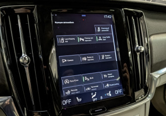 Подержанный автомобиль Volvo V90 Cross Country 2019 года (30 фото)