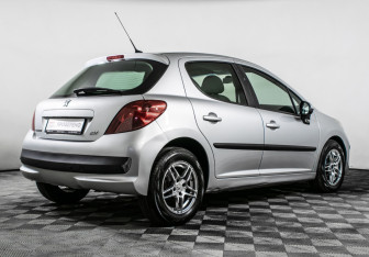 Подержанный автомобиль Peugeot 207 Hatchback 2008 года (5 фото)
