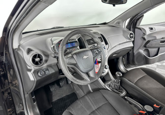 Подержанный автомобиль Chevrolet Aveo Sedan 2012 года (11 фото)