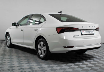 Подержанный автомобиль Skoda Octavia Liftback 2020 года (7 фото)