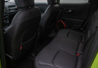 Подержанный автомобиль Jeep Renegade 2017 года (11 фото)