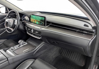 Подержанный автомобиль Kia K900 2019 года (11 фото)