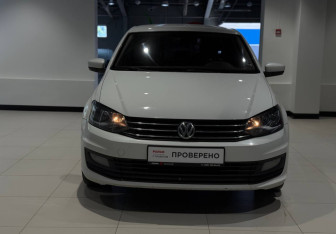 Подержанный автомобиль Volkswagen Polo Sedan 2015 года (2 фото)