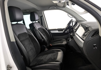 Подержанный автомобиль Volkswagen Multivan 2015 года (23 фото)