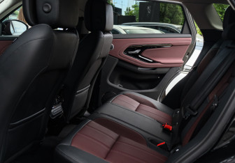 Подержанный автомобиль Land Rover Range Rover Evoque 2024 года (10 фото)