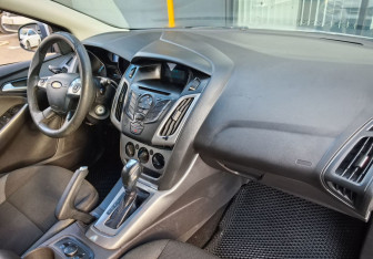 Подержанный автомобиль Ford Focus Wagon 2013 года (10 фото)