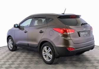 Подержанный автомобиль Hyundai ix35 2012 года (7 фото)