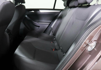 Подержанный автомобиль Volkswagen Jetta Sedan 2017 года (10 фото)