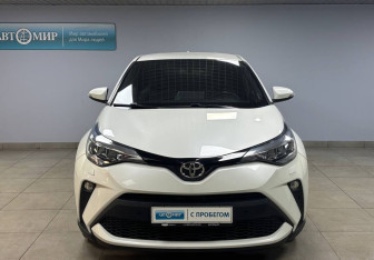 Подержанный автомобиль Toyota C-HR 2021 года (2 фото)