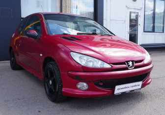 Подержанный автомобиль Peugeot 206 Hatchback 2006 года (3 фото)