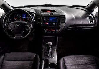 Подержанный автомобиль Kia Cerato Sedan 2013 года (12 фото)