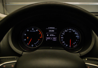 Подержанный автомобиль Audi A3 Sedan 2014 года (15 фото)